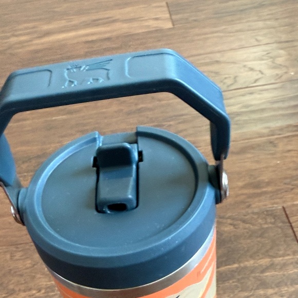 Stanley Adventure Series Mug with Mountain Art - Picture 3 of 6